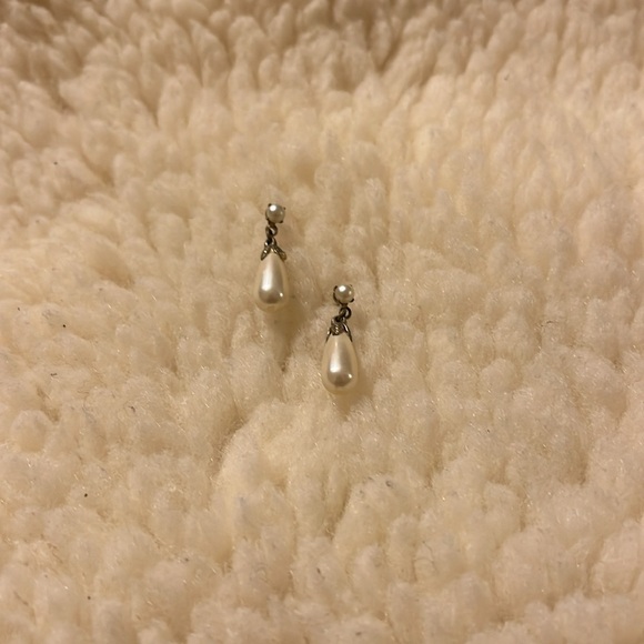 Cream and Gold Dangly Earrings - Picture 15 of 16